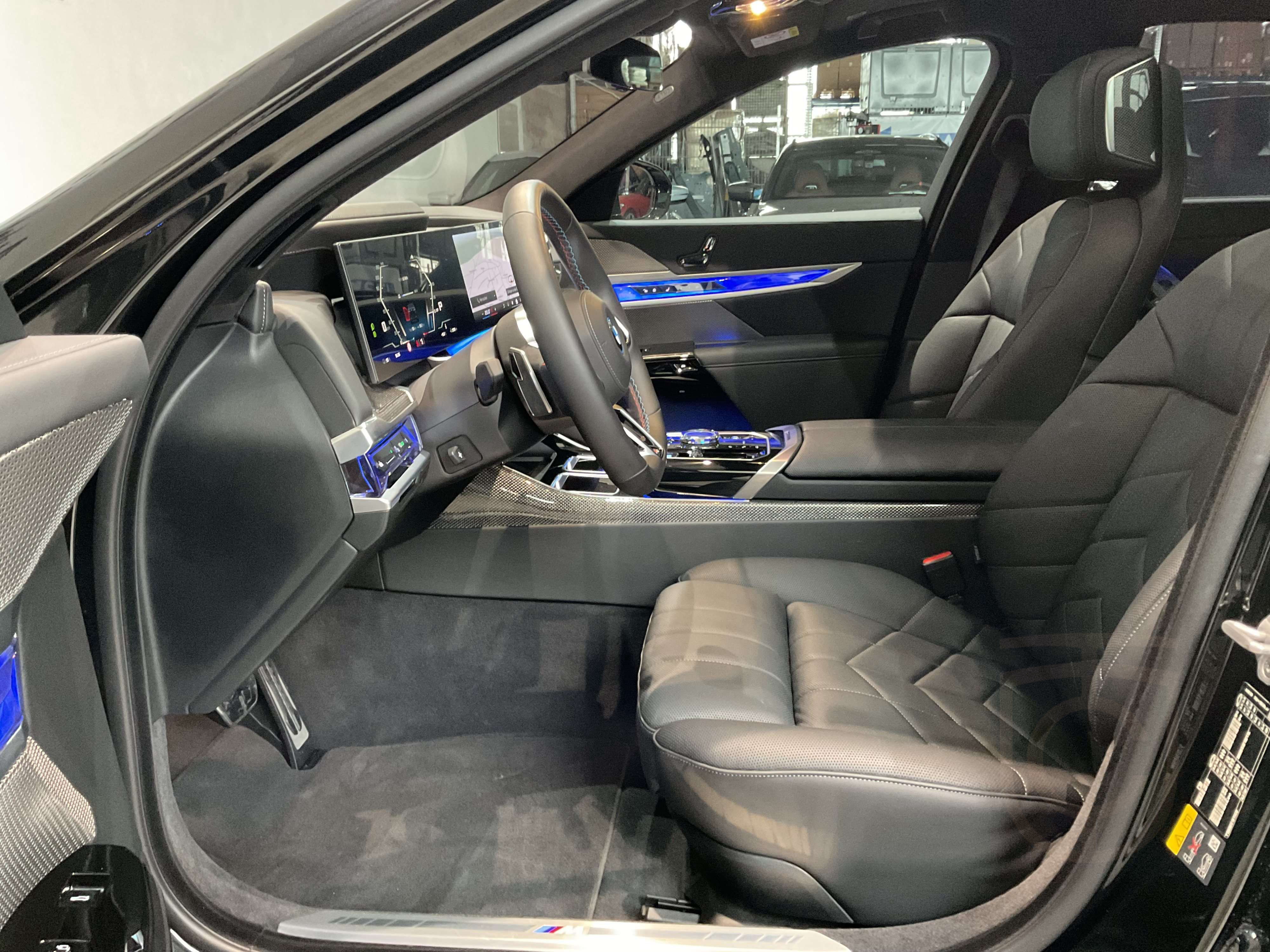 BMW i7