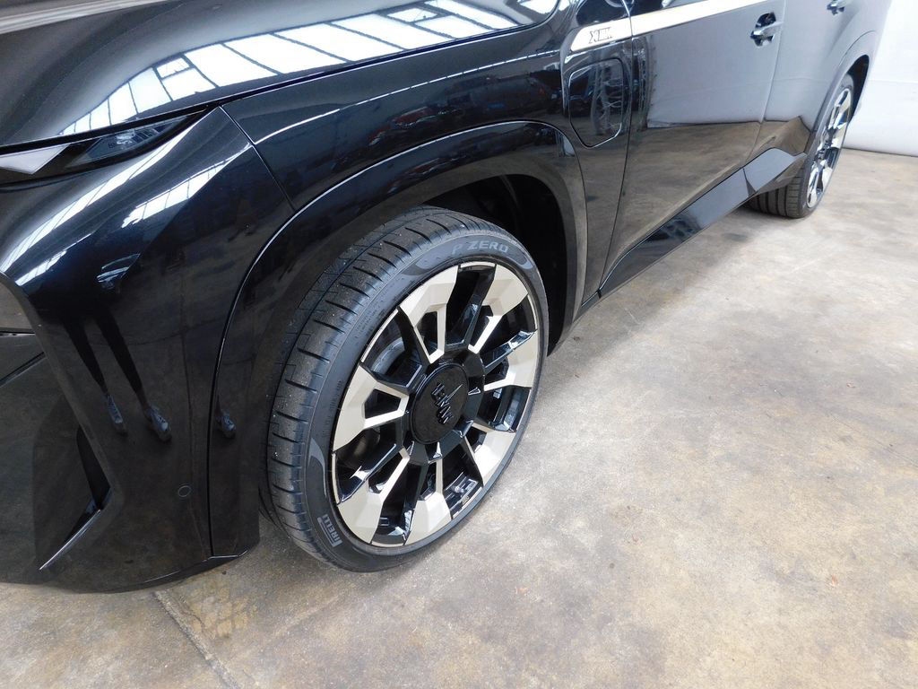 BMW XM (BMW Individual Merino/Soft-Close/Carbon)
