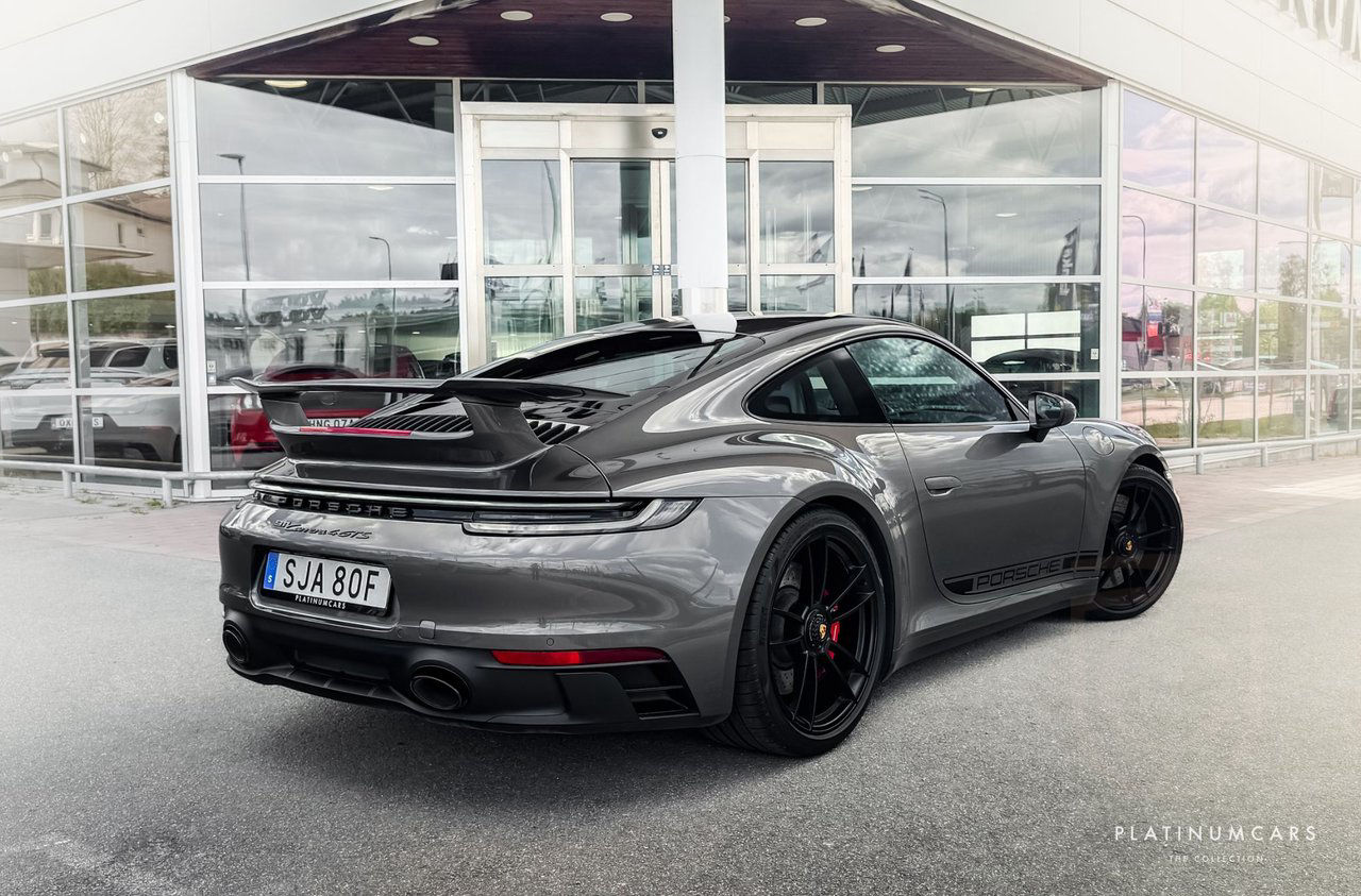Porsche 911 992 Carrera 4 GTS