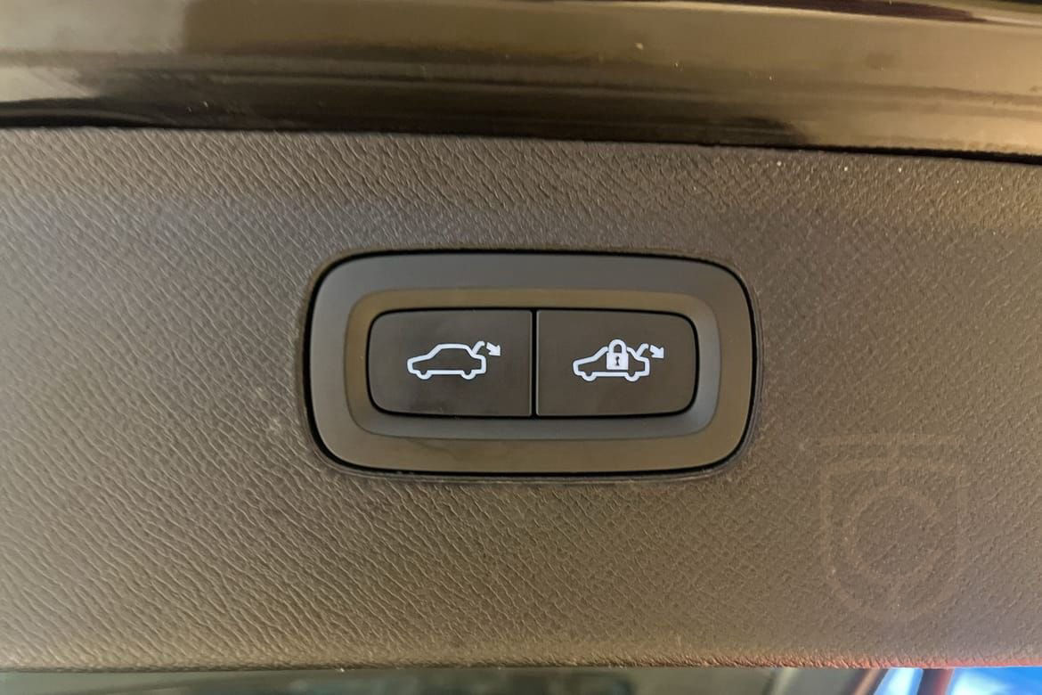 Volvo XC90 Recharge T8 Ultimate Dark Edition