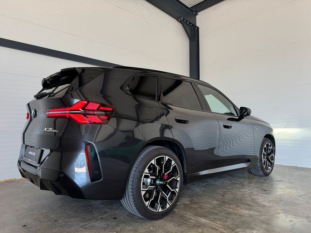 BMW X3 30e M-PAKET / INNO-PAKE T / ICONIC GLOW