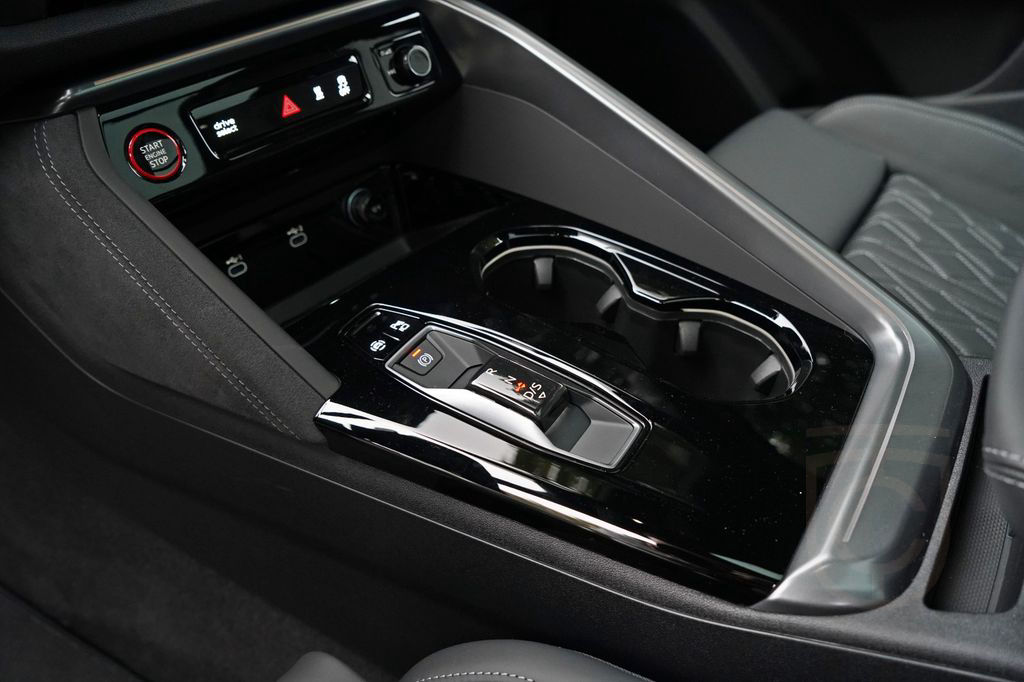 Audi SQ5 PANO LUFTFEDER TECH PRO MMI PRO STD.HZG AHK