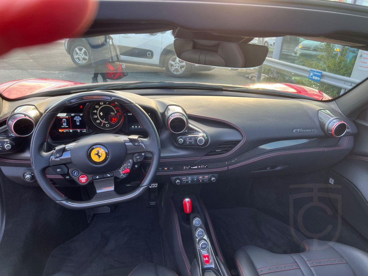 Ferrari F8 Spider, lift, skalstolar, HiFi, Daytona design