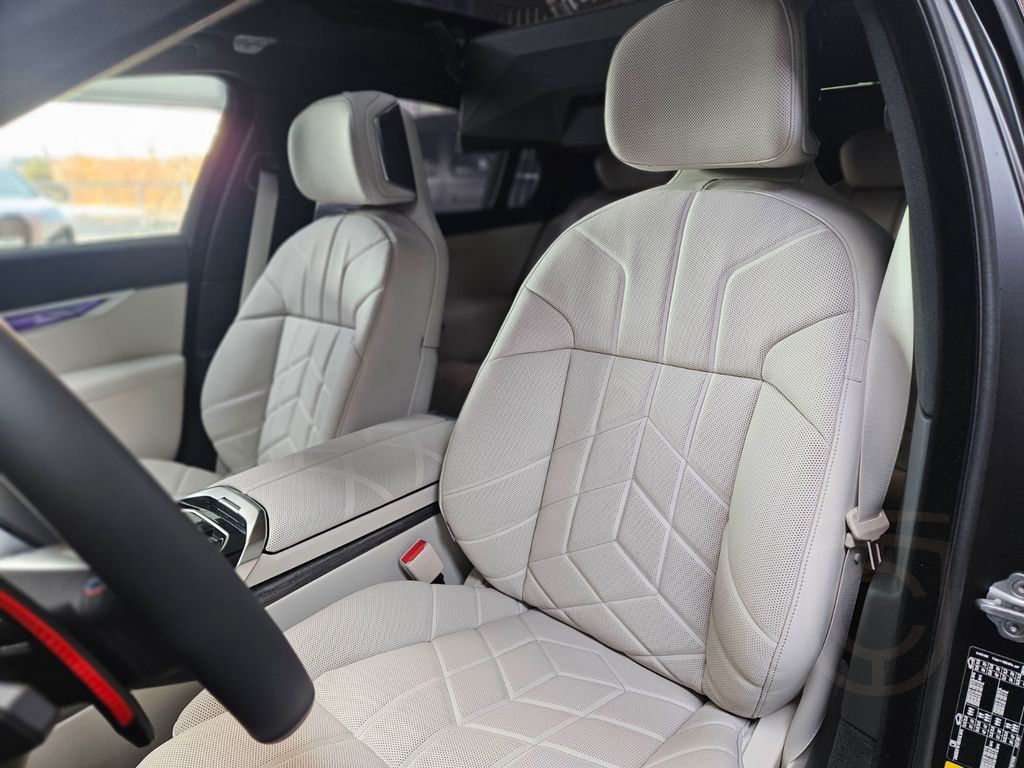 BMW M760e xDrive/Sky L./Crystal Lights/B&W Diamond