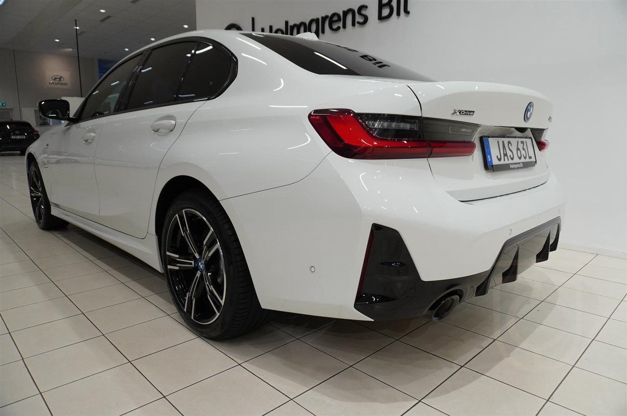 BMW 330e xDrive Sedan M-Sport