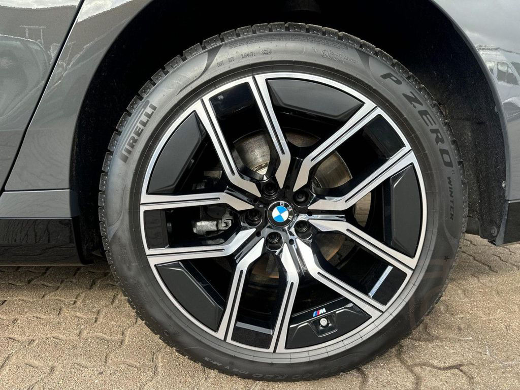 BMW 740dA xDr M SPORT SkyL,StHzg,AHK,IconicG,Multisi
