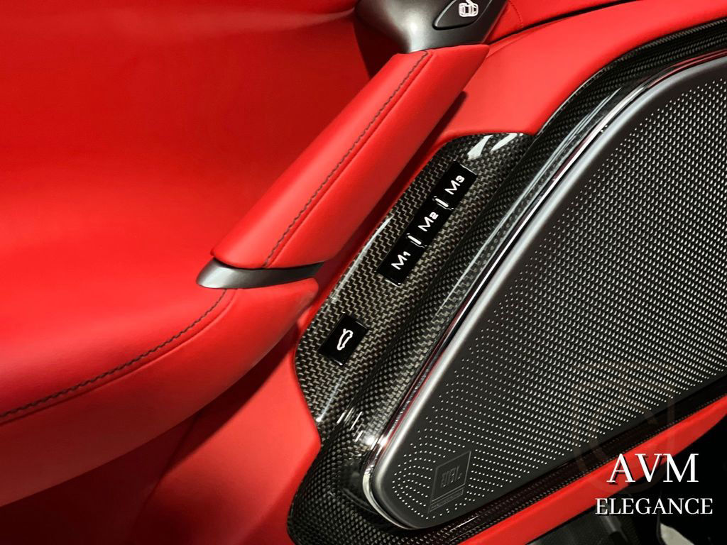 Ferrari Roma 2023*CARBON-PACK*RED INT*PASSENGER DISPLAY*