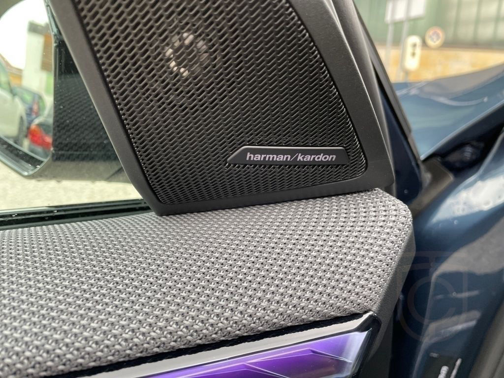 BMW X3 M50 xDrive ad.LED AHK KeyLess Pano DA+ H/K ak