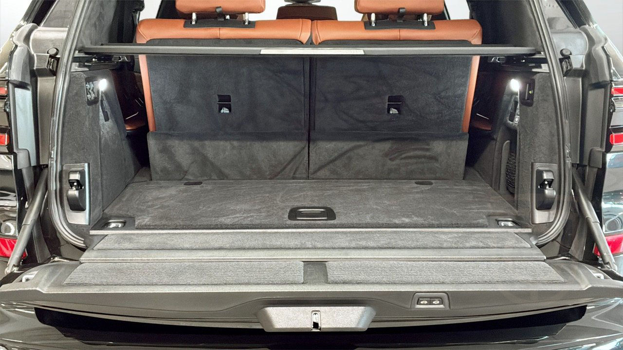 BMW X7 xDrive40i B&W