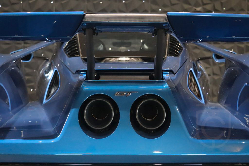Ford GT - Blue Liquid - Carbon - Camera - Like New