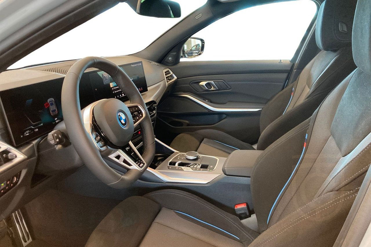 BMW 330e xDrive Touring