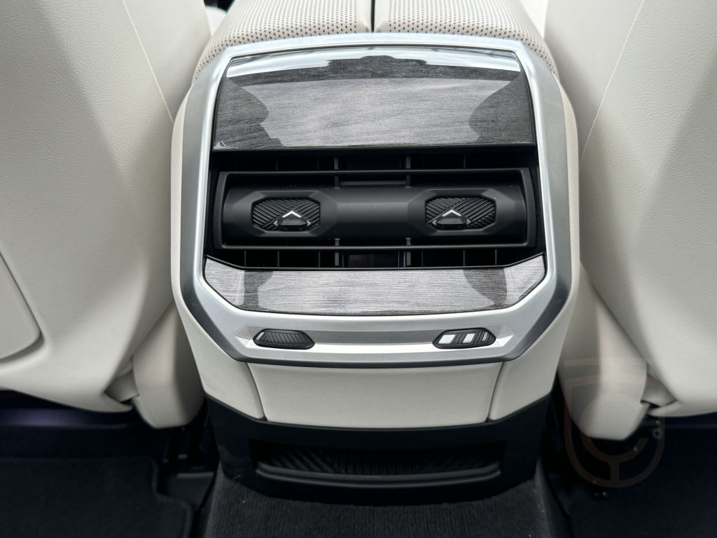 BMW M760e xDrive M Sport Massage Sitzlüft AHK DA-Pro