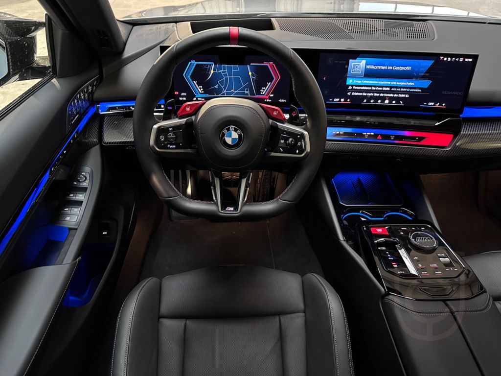 BMW M5 Plug-In Hybrid xDrive TOURING*PANO*AHK*CARBON