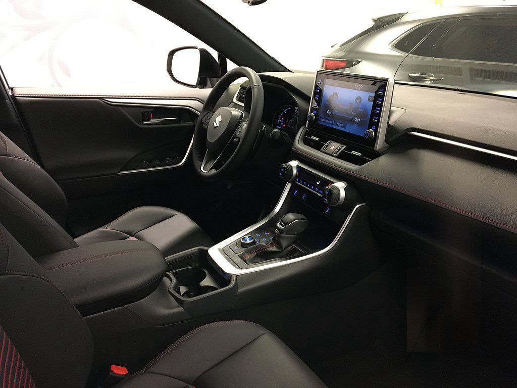 Suzuki Across 2.5 Laddhybrid AWD 306 hk Inclusive