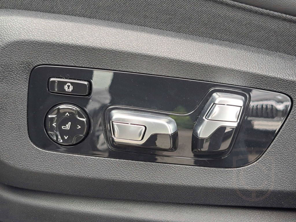 BMW XM M Drivers Gestiksteuerung B&W Surround DAB
