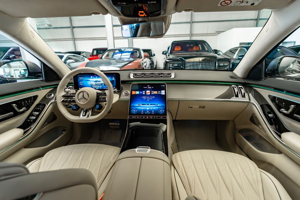 Mercedes-Benz S 63 E AMG Per. Long /Carbon / Only 3720km!