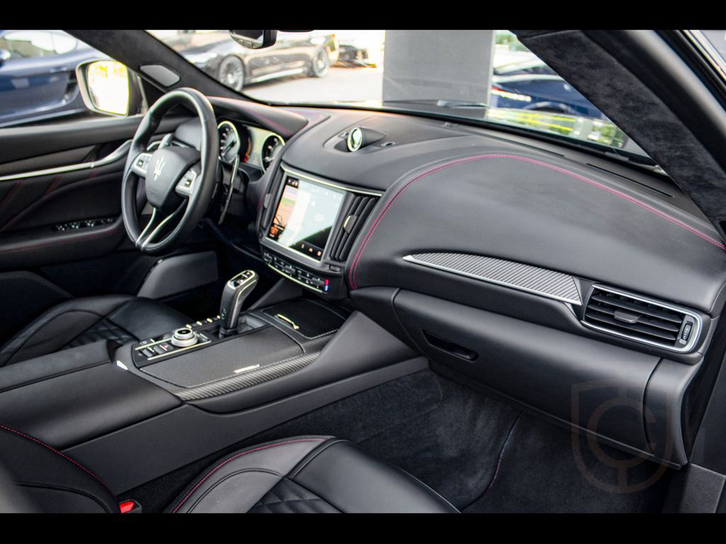 Maserati Levante V8 TROFEO°NERO ASSOLUTO°CARBON 2x°B&W