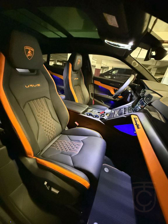 Lamborghini Urus S Pano 23" 3D B & O Carbon Style Massage