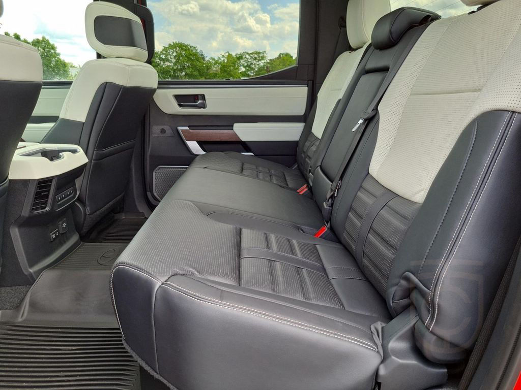 Toyota Tundra Capstone 4x4 Hybrid CrewMax - VOLL
