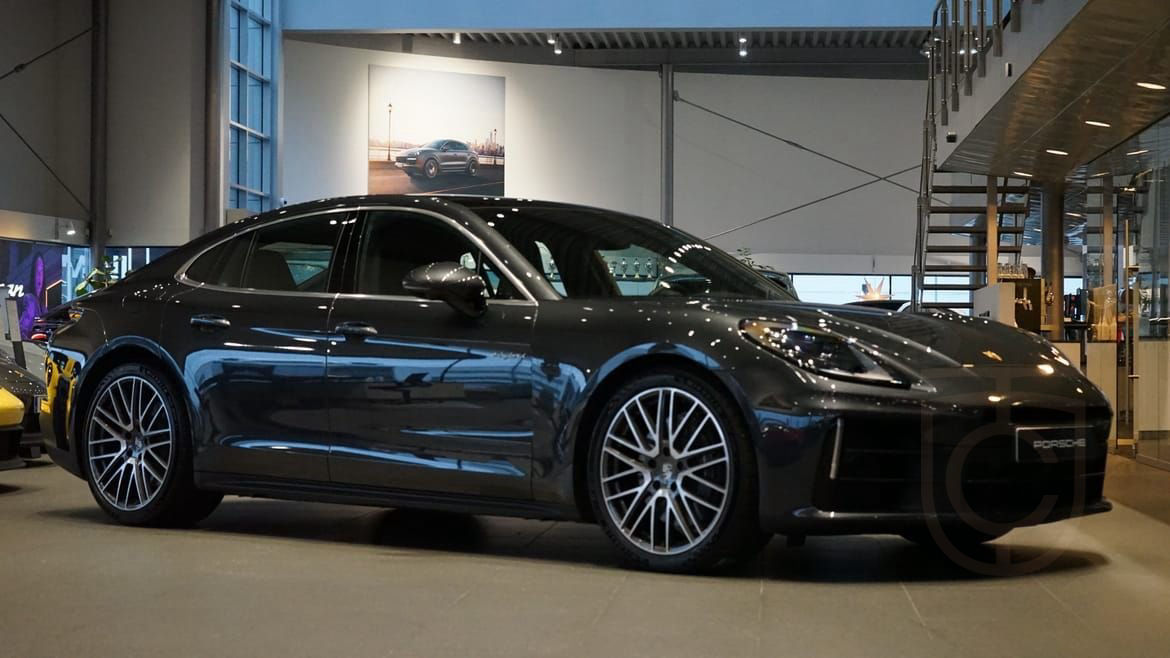 Porsche Panamera 4 E-Hybrid Porsche Panamera 4 E-Hybrid