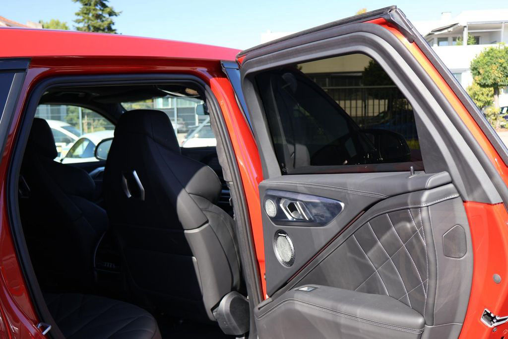 BMW XM "INDIVIDUAL" B&W-AHK-Massage-DriversP.-Iconic