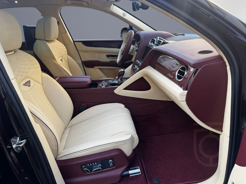 Bentley Bentayga AZURE V8 - MY25 - BENTLEY BERLIN -