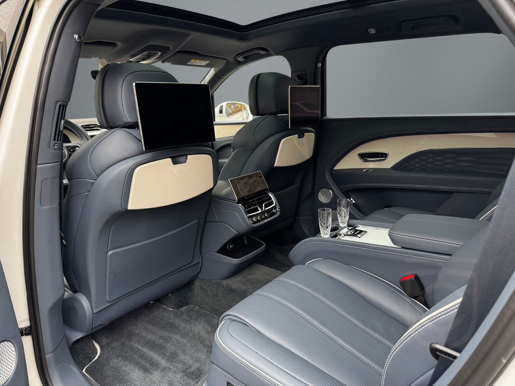 Bentley Bentayga V8 EWB Azure -NP: 356T€ -BENTLEY BERLIN