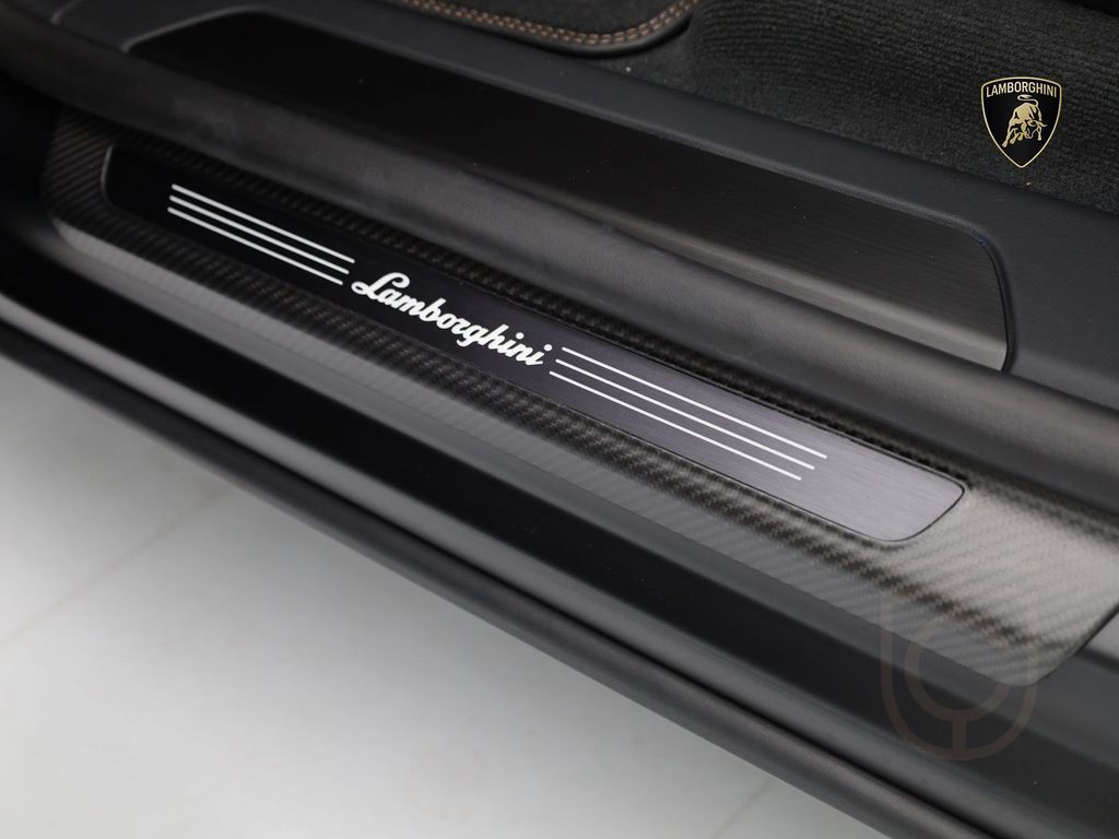 Lamborghini Urus S MY24 I NERO NEMESIS I CARBON