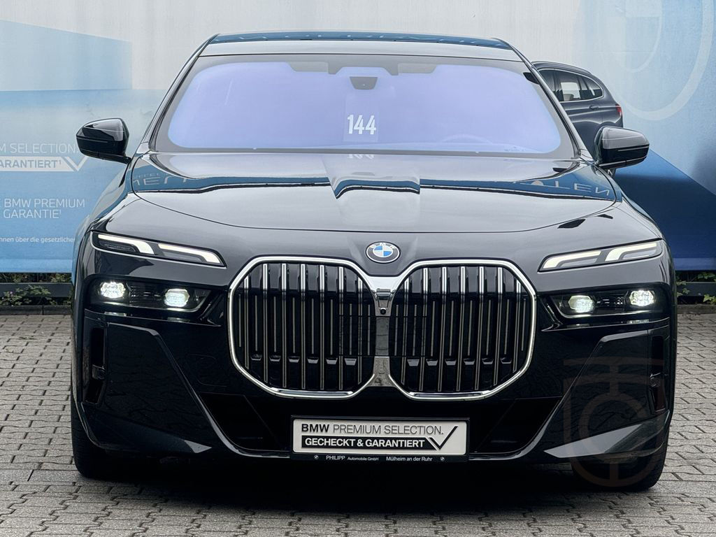 BMW 740d xDrive M Sport StandHzg PANO-SKY Autobahnas