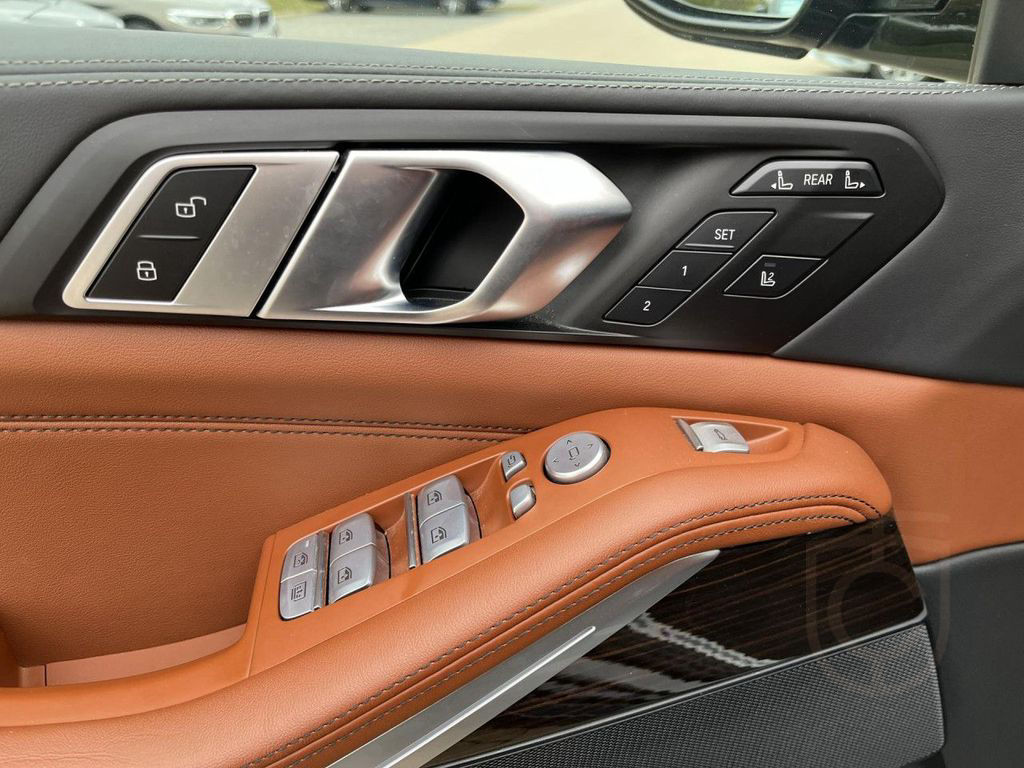 BMW X7 xDrive40i M-Sport AHK Iconic Glow 360°