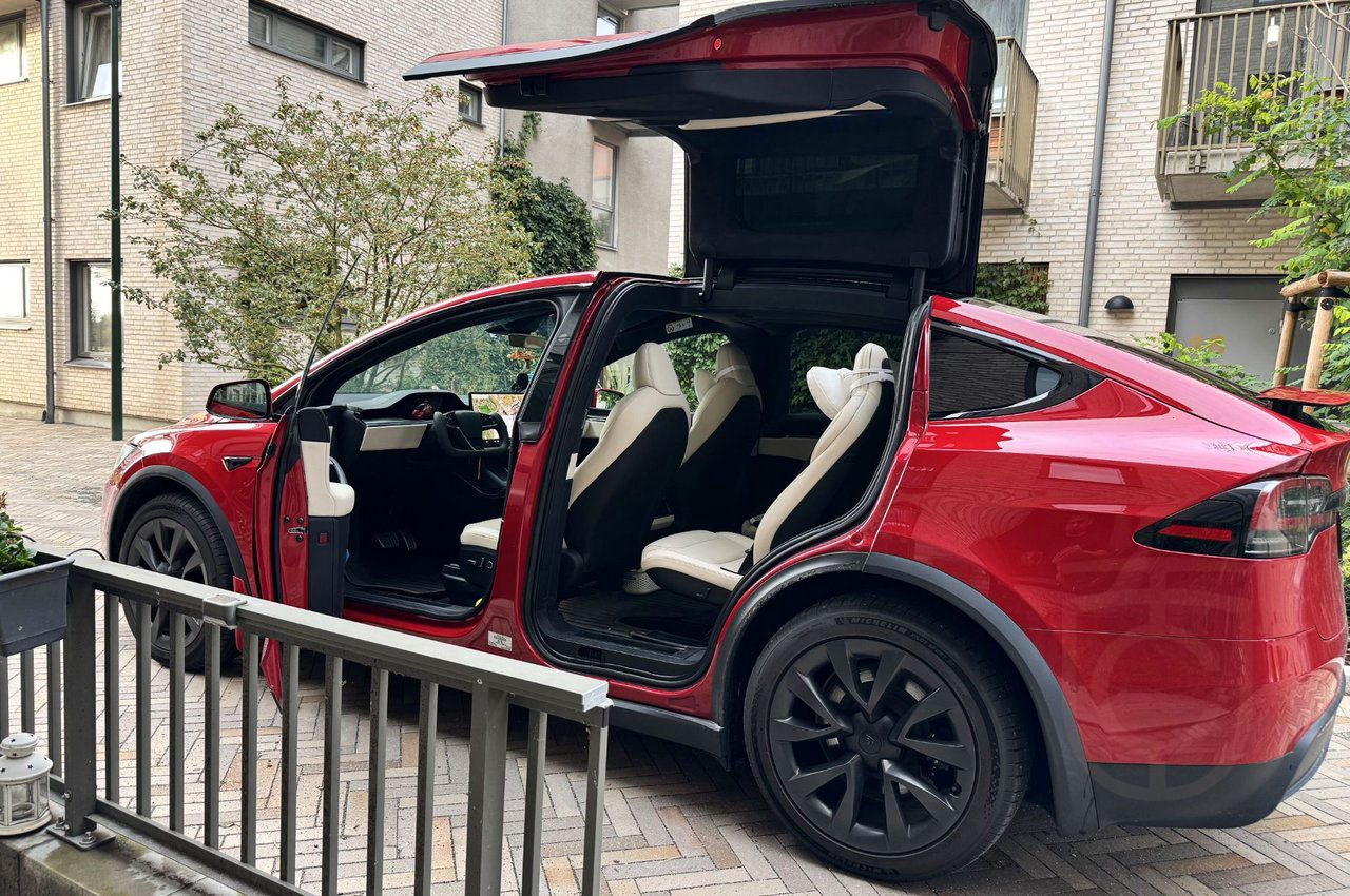 Tesla Model X PLAID