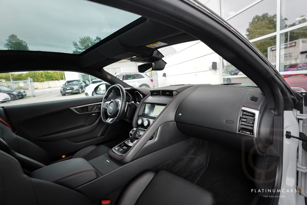 Jaguar F-Type R Quickshift