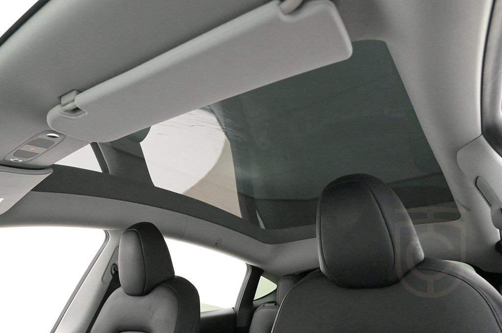 Tesla Model Y Standard Range RWD