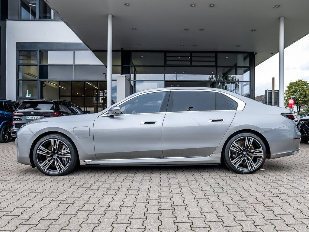 BMW 750e xDrive HUD PANO ACC 360°KAM RFK NAVI LED