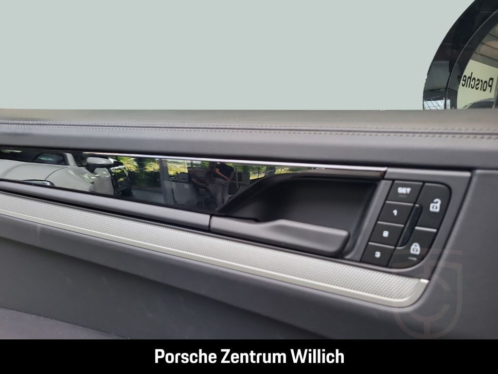 Porsche Cayenne Panoramadach Luftfederung LED-Matrix