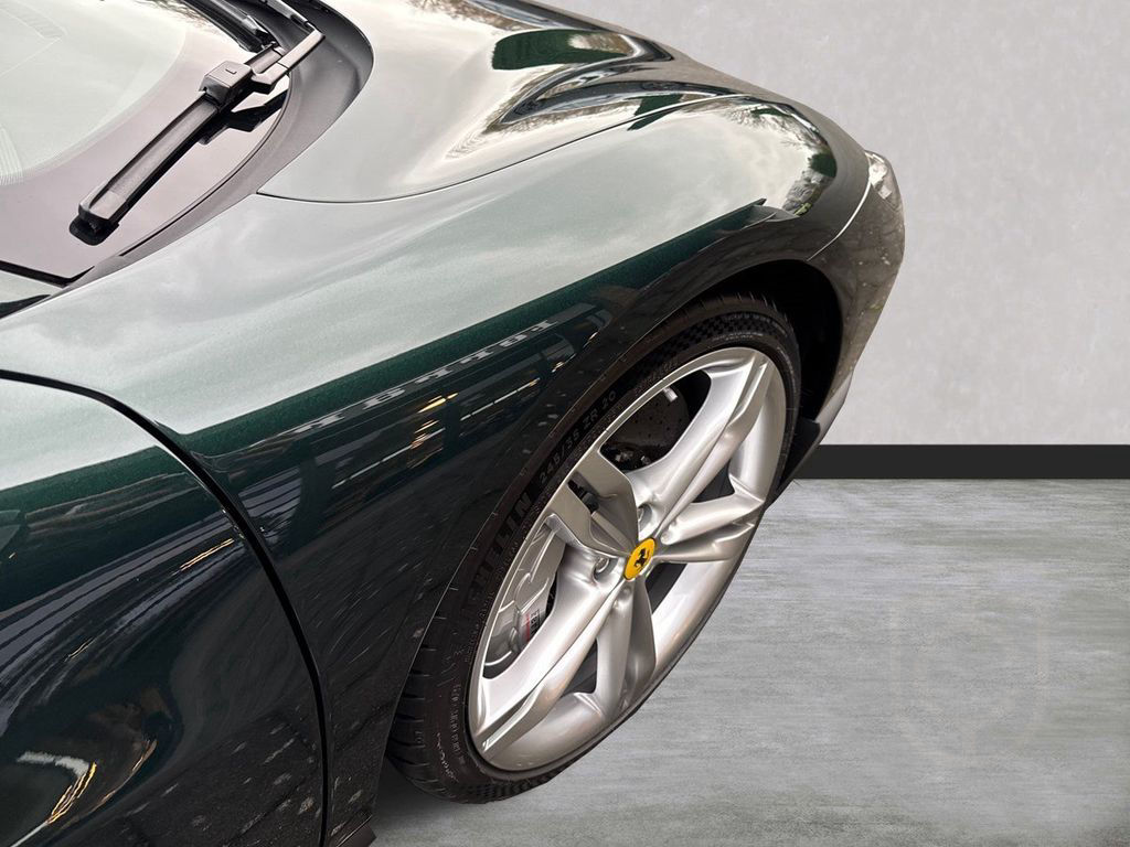 Ferrari 296 GTS 40.000€ an Optionals