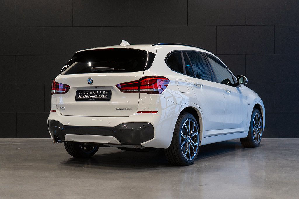 BMW X1 xDrive 25e M-Sport / Connected / Läder / Drag/ 19 tum