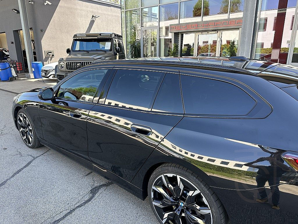 BMW 540d Touring xDrive M-Paket Aut. / AHK / Bowe...