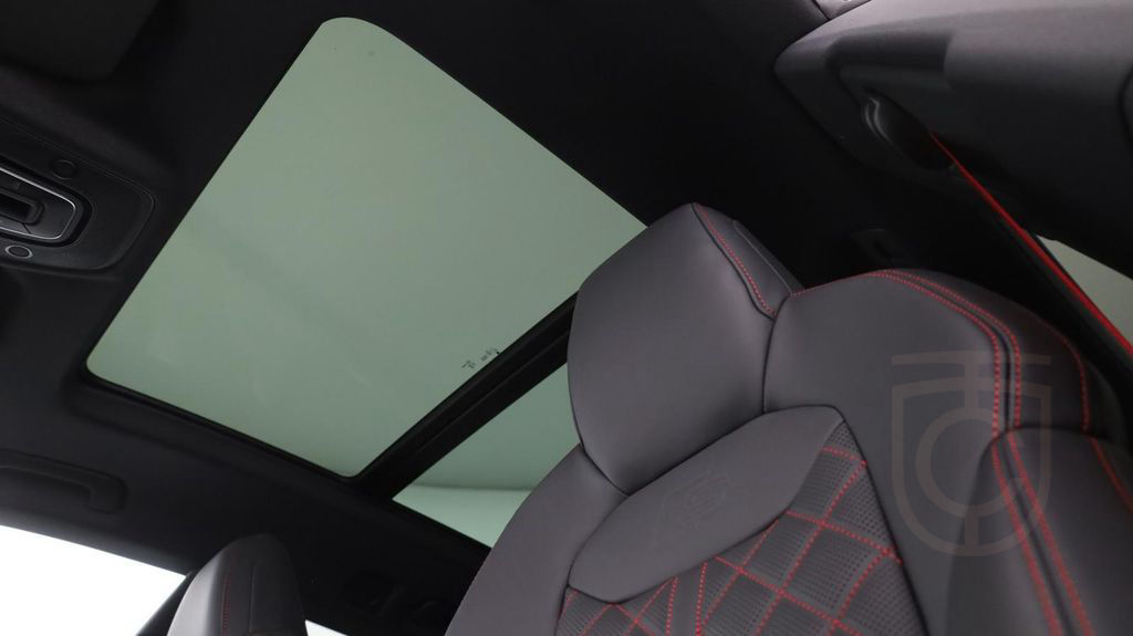 Audi SQ8 TFSI quattro
