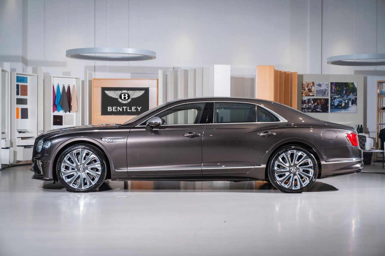 Bentley Flying Spur Mulliner Ultra Performance Hybrid