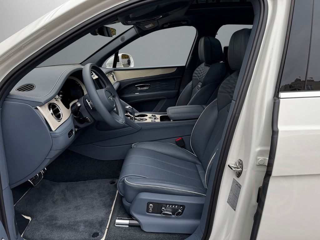 Bentley Bentayga V8 EWB Azure -NP: 356T€ -BENTLEY BERLIN