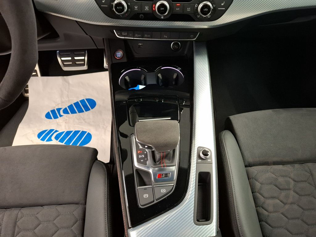 Audi RS 4 Avant quattro Competition/Design-Paket rot