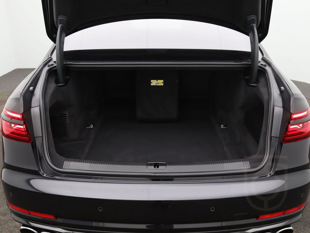 Audi S8 TFSI quattro / Pano, Matrix, 360°, B&O, OLED