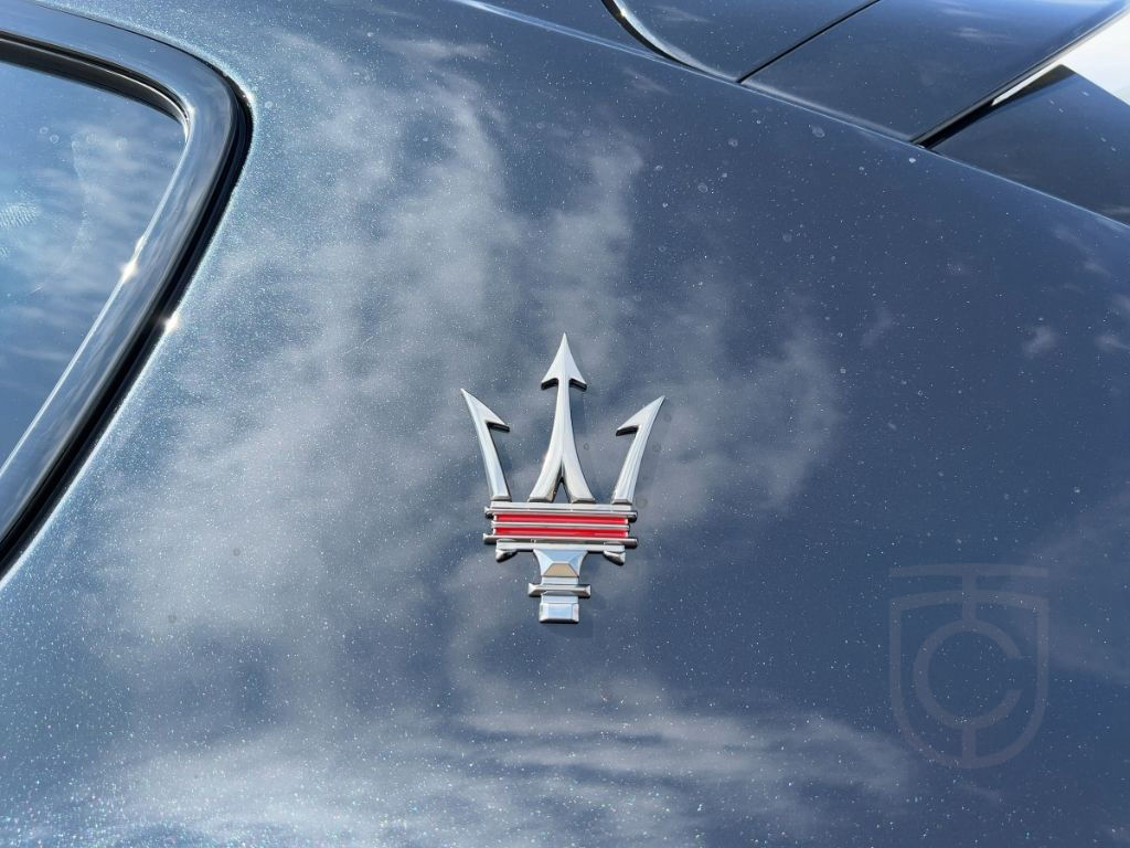 Maserati Levante TROFEO MY23 V8 580PS AWD Nero&Nero