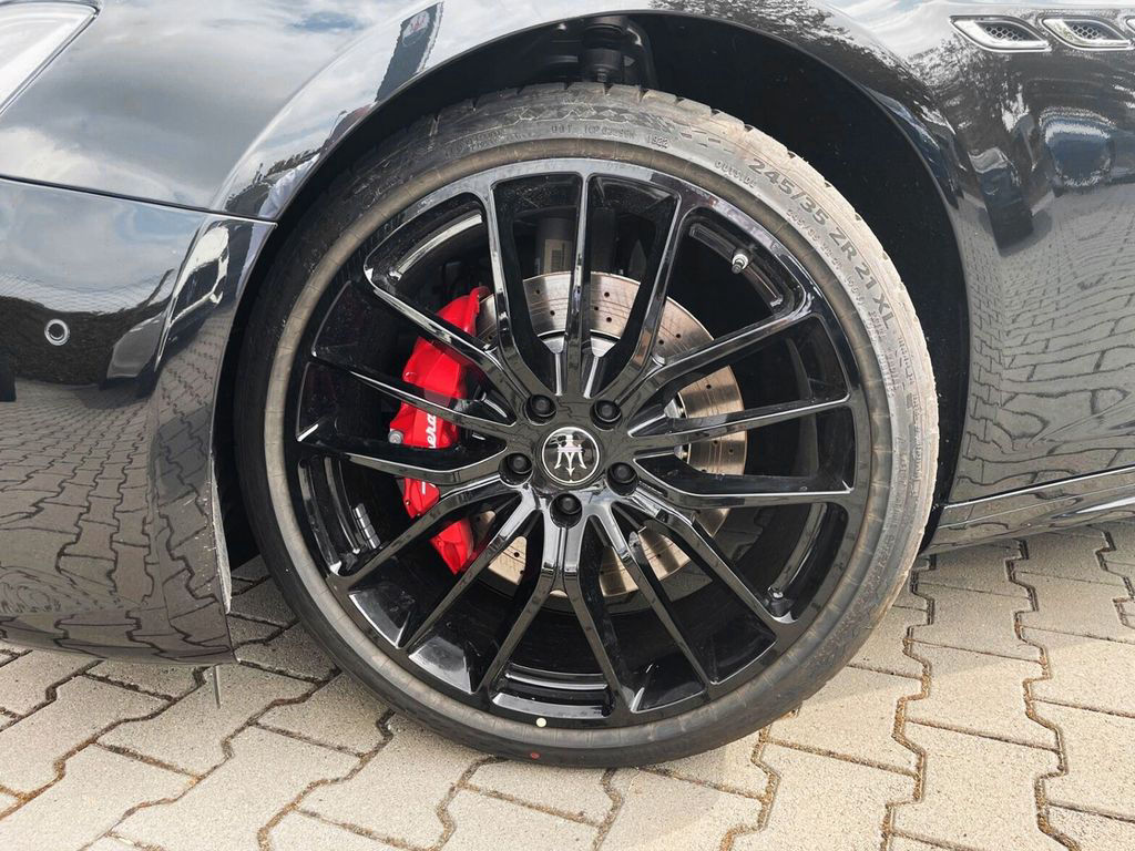 Maserati Ghibli Modena Q4 MJ23 Double Stripes-Rosso Corse