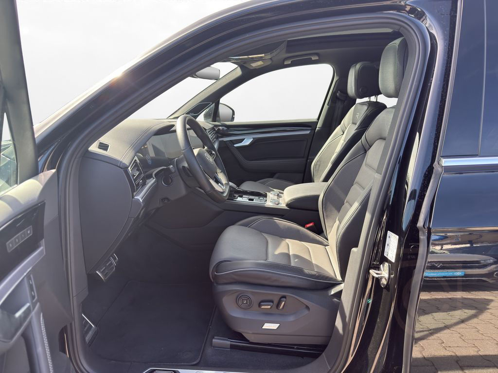 Volkswagen Touareg 3.0 TDI 4MOTION R-Line | PANO | AHK |