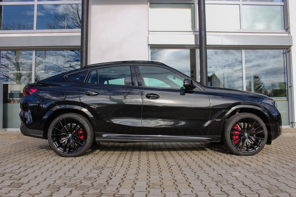 BMW X6 M60 i xDrive / STANDHEIZUNG / B&W / TRAVEL