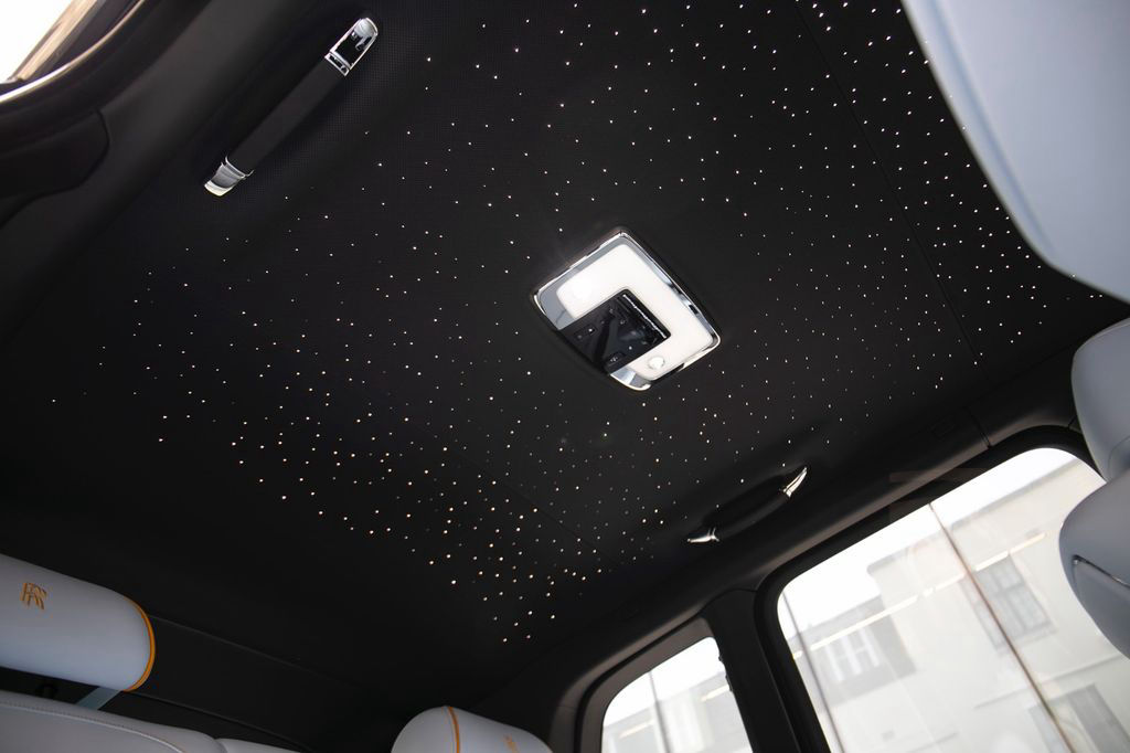 Rolls-Royce Cullinan - BLACK BADGE TRIM - STARLIGHT