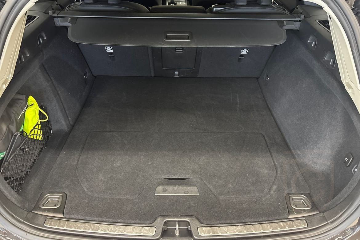Volvo V60 B4 Bensin Plus Dark