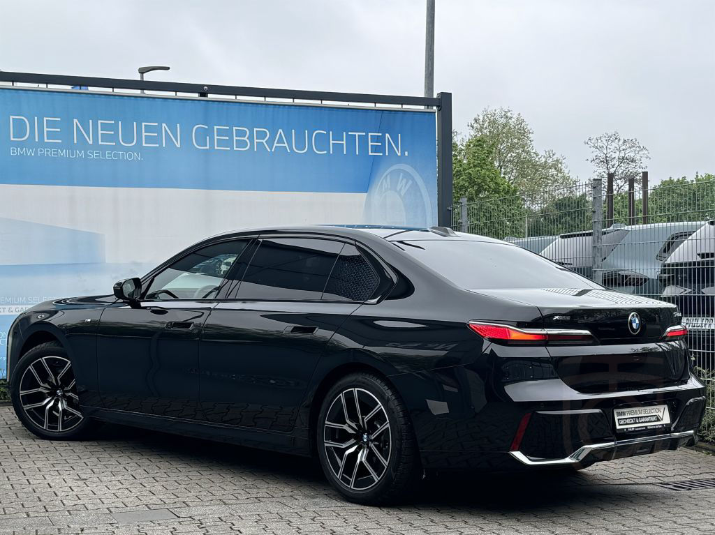 BMW 740d xDrive M Sport StandHzg PANO-SKY Autobahnas